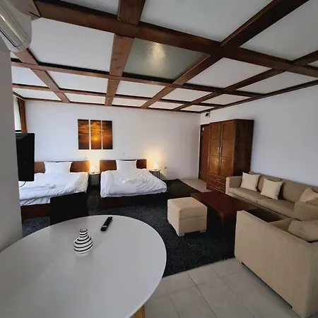 Homely Semesterbostad